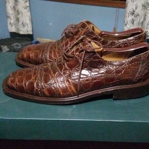 Alligator skin dress shoe